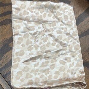 Elegant Cream and Tan Bedding